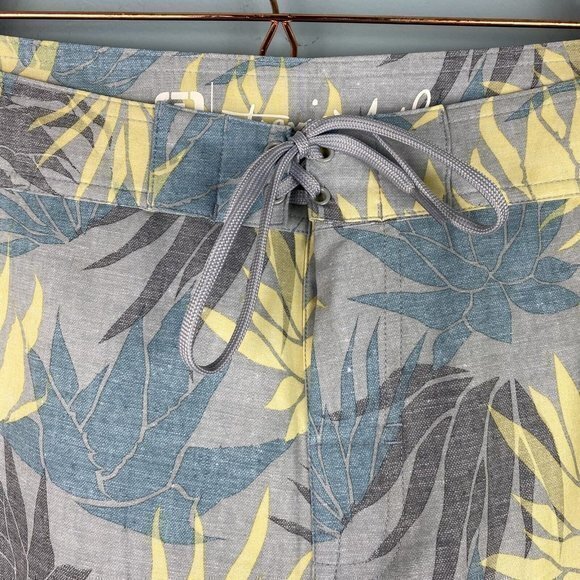 NWT Mens Travis Mathew Outsourced Shorts‎ Size 40 Heather Sleet Floral Trunks - Picture 2 of 9